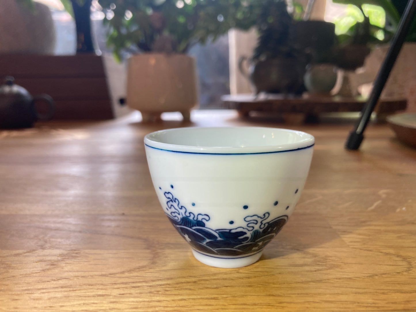 storm and wave tea cup