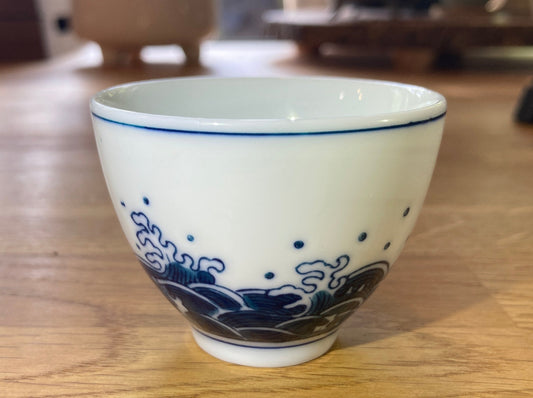 storm and wave tea cup